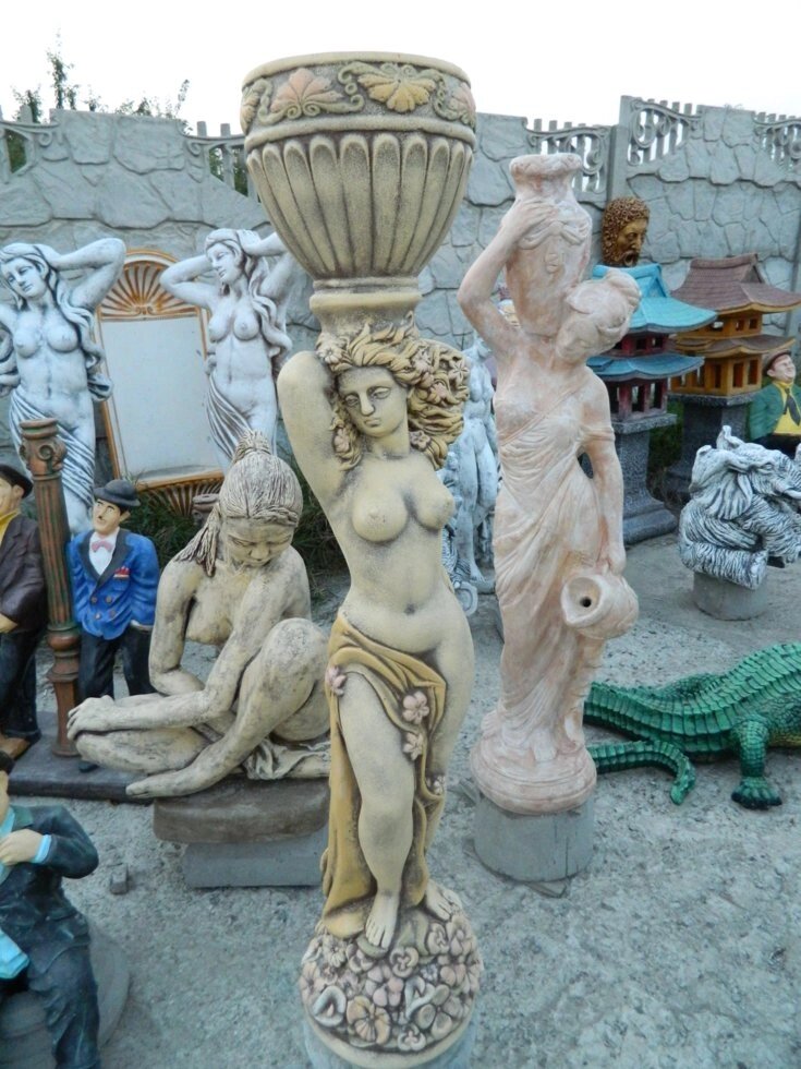 Скульптура Девушка с вазоном, h: 125 см, Вес: 50 кг Арт. 255 от компании КЭУ - фото 1