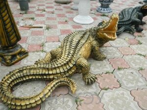 Скульптура для дачи и газона - Крокодил в полимере. Арт. 107