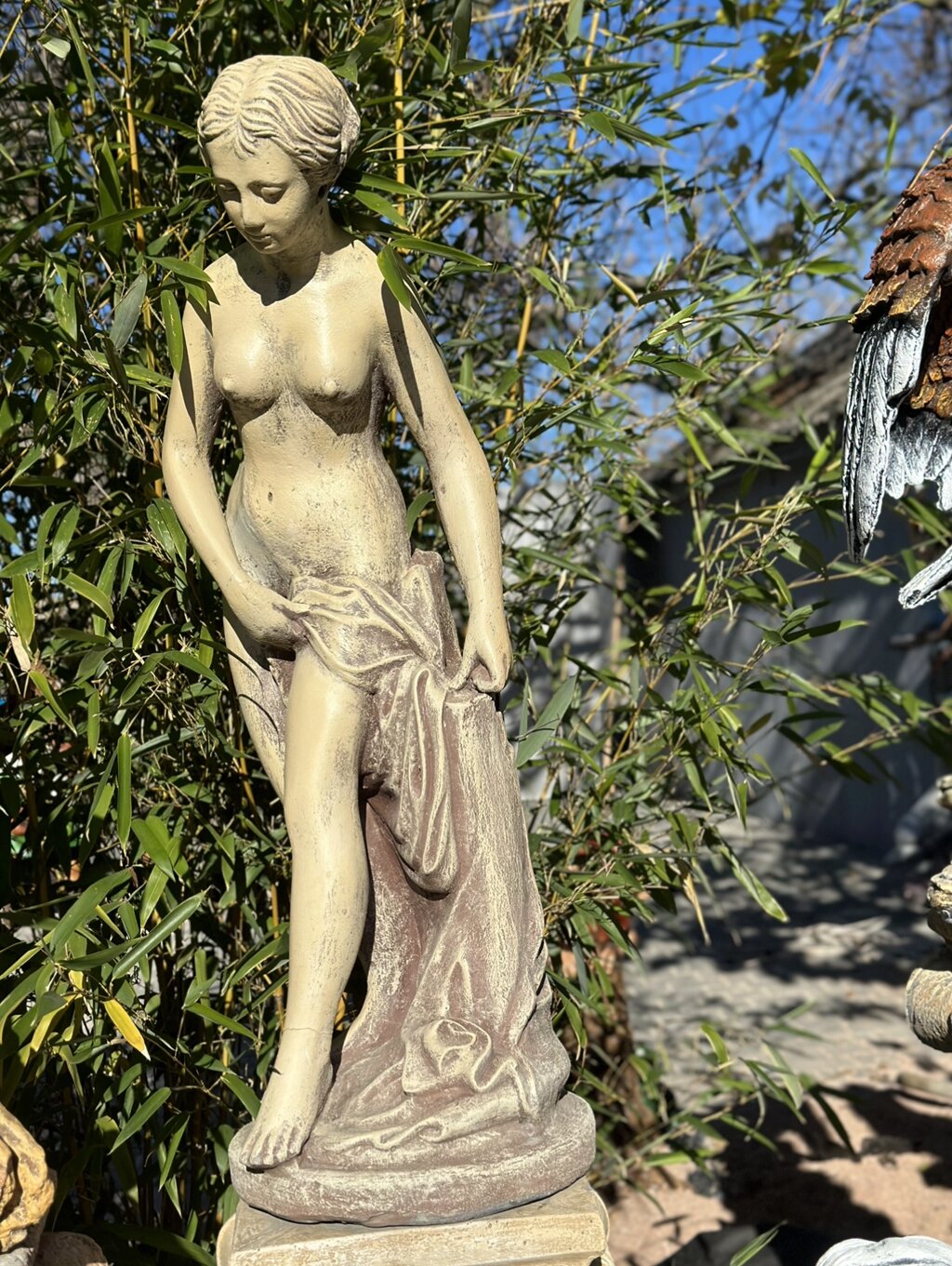 Скульптура садовая -Девушка купальщица. Арт. 267 от компании КЭУ - фото 1