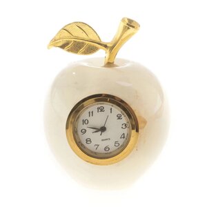 Часы "Яблоко" из бежевого оникса / настольные часы / часы декоративные / кварцевые часы / интерьерные часы / каменное