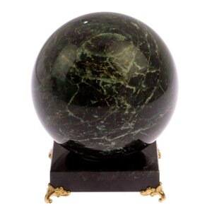 Шар из нефрита 12 см на каменной подставке / шар декоративный / шар для медитаций / нефритовый шарик / сувенир из камня