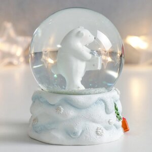 Сувенир полистоун водяной шар "Белый мишка с подарком" белый с серебром 7х6,7х8,8 см (6 шт)
