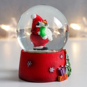 Сувенир полистоун водяной шар "Дед Мороз с носком подарков" 7х6,7х8,8 см (6 шт)