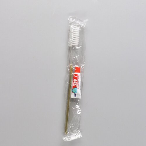 Зубной набор в пакете: зубная щётка 18 см + зубная паста 3 г (50 набор)