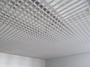 Потолок грильято 150x150 белый