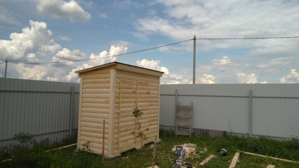Душ летний и туалет совмещенный для дачи от компании АртУют - строительство каркасных домов, бань и бытовок в Ярославле - фото 1