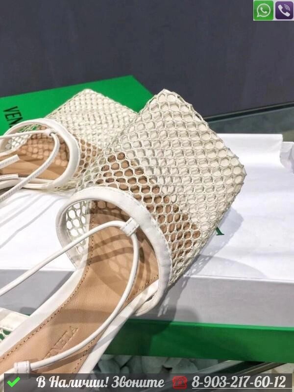 Босоножки Bottega Veneta Stretch белые от компании Интернет Магазин брендовых сумок и обуви - фото 1