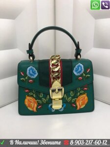 Сумка Gucci Sylvie с цветами Gucci клатч Красный