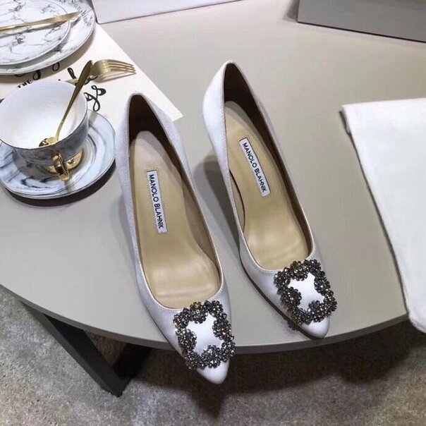 Туфли Manolo Blahnik Hangisi Серебристый от компании Интернет Магазин брендовых сумок и обуви - фото 1