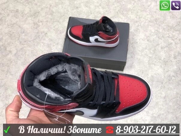 Зимние кроссовки Nike Air Jordan Mid 1 красные от компании Интернет Магазин брендовых сумок и обуви - фото 1