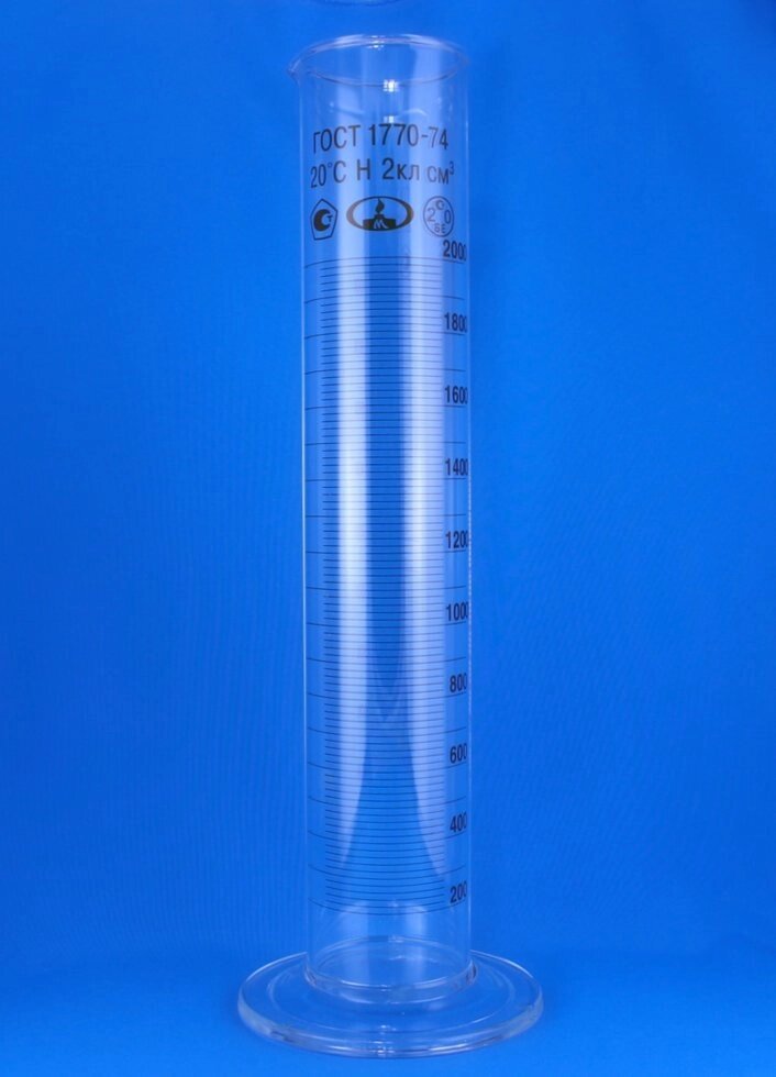 Цилиндр мерный 1-2000-2, 2000 мл, со стеклянным основанием, с носиком от компании Labdevices - Лабораторное оборудование и посуда - фото 1