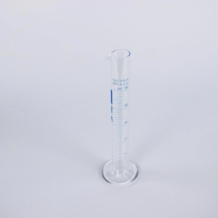 Цилиндр мерный 1-50-2, 50 мл, со стеклянным основанием, с носиком, (ГОСТ 1770-74) от компании Labdevices - Лабораторное оборудование и посуда - фото 1