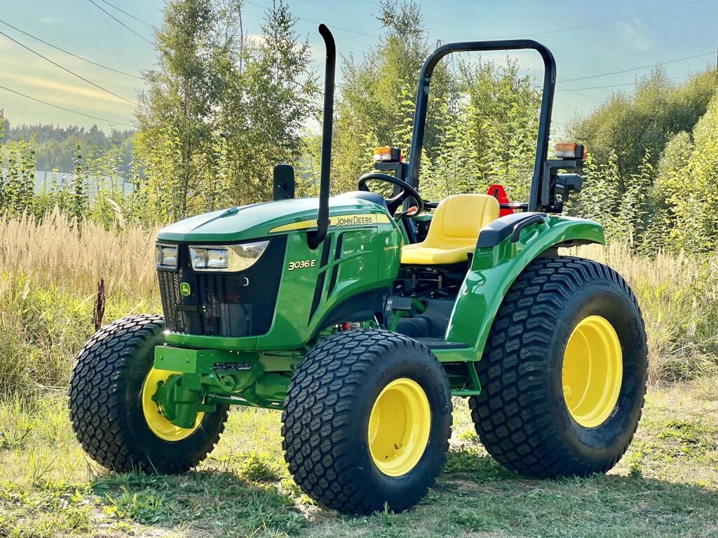 Минитрактор John Deere 3036 E Sport на газонной резине от компании ПРОФТРАКТОР - Магазин тракторов и садовой техники - фото 1