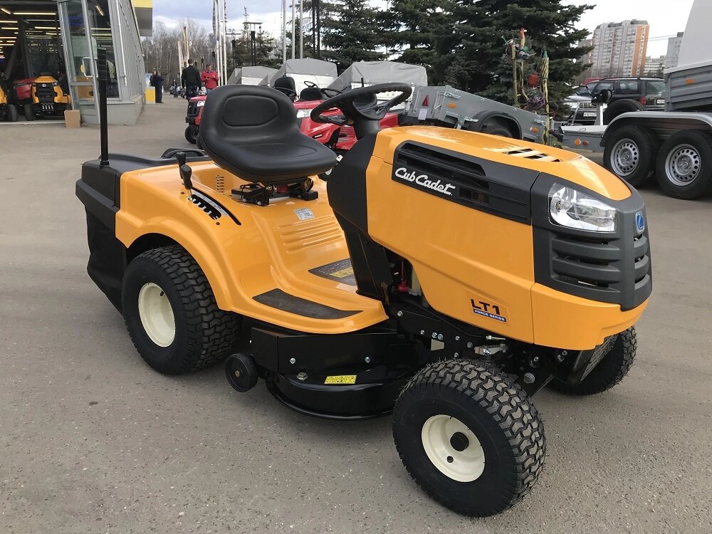 Садовый трактор Cub Cadet LT1 NR92 от компании ПРОФТРАКТОР - Магазин тракторов и садовой техники - фото 1