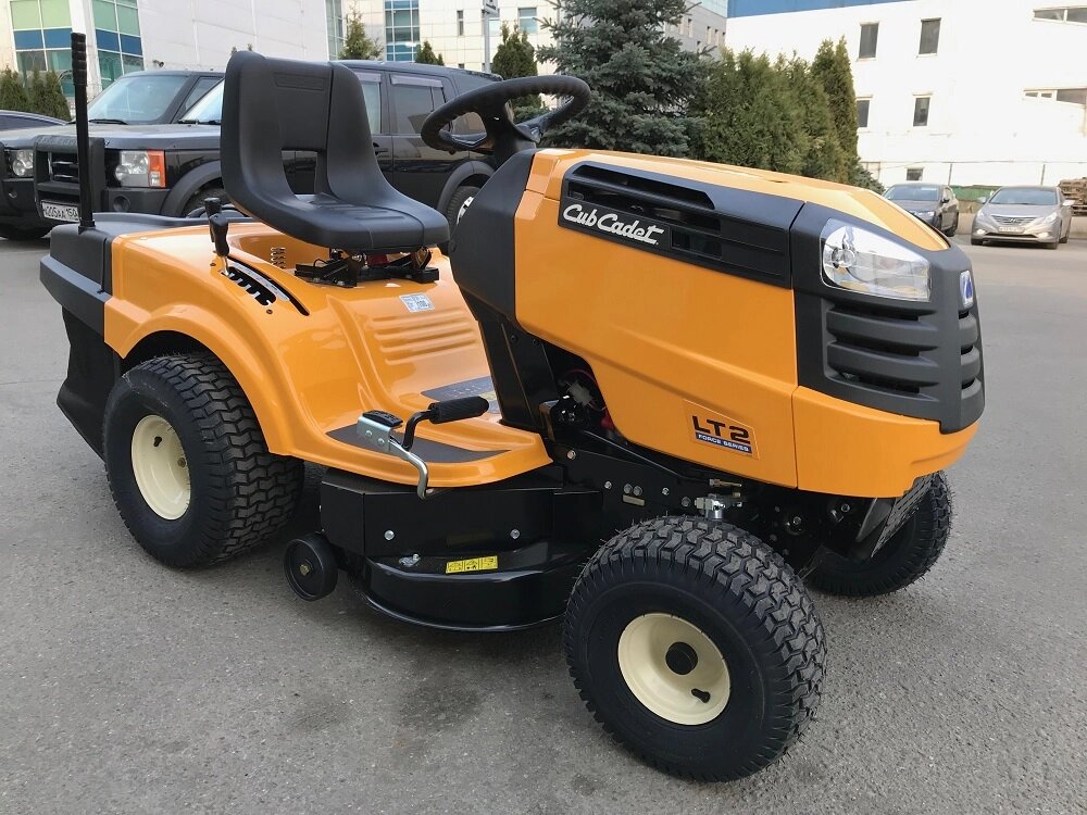 Садовый трактор Cub Cadet LT2 NR92 от компании ПРОФТРАКТОР - Магазин тракторов и садовой техники - фото 1