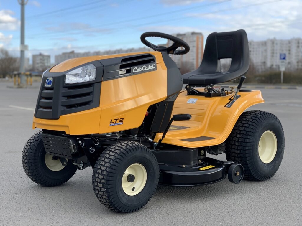 Садовый трактор Cub Cadet LT2 NS96 от компании ПРОФТРАКТОР - Магазин тракторов и садовой техники - фото 1