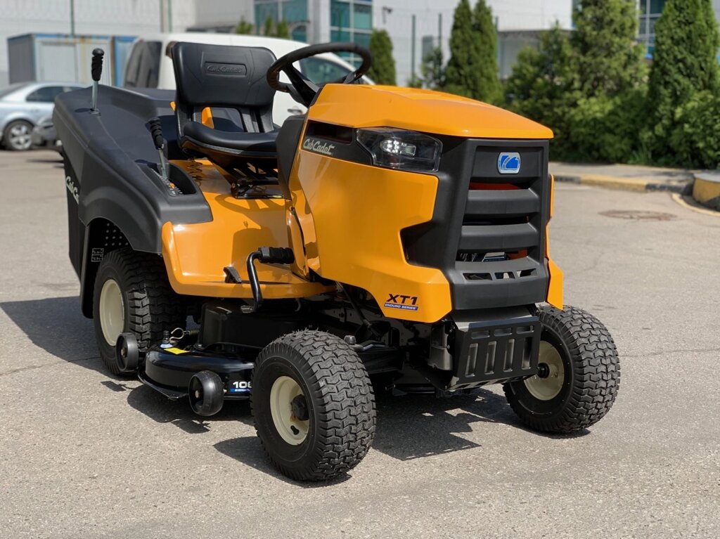 Садовый трактор Cub Cadet XT1 OR95 от компании ПРОФТРАКТОР - Магазин тракторов и садовой техники - фото 1