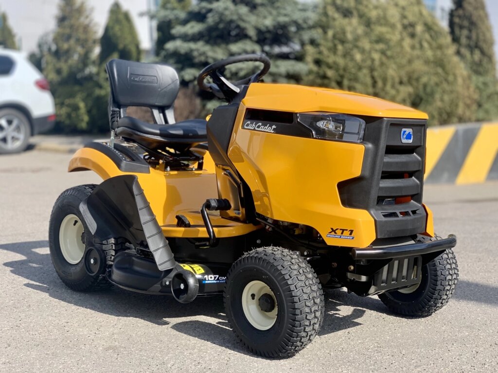 Садовый трактор Cub Cadet XT1 OS107 от компании ПРОФТРАКТОР - Магазин тракторов и садовой техники - фото 1