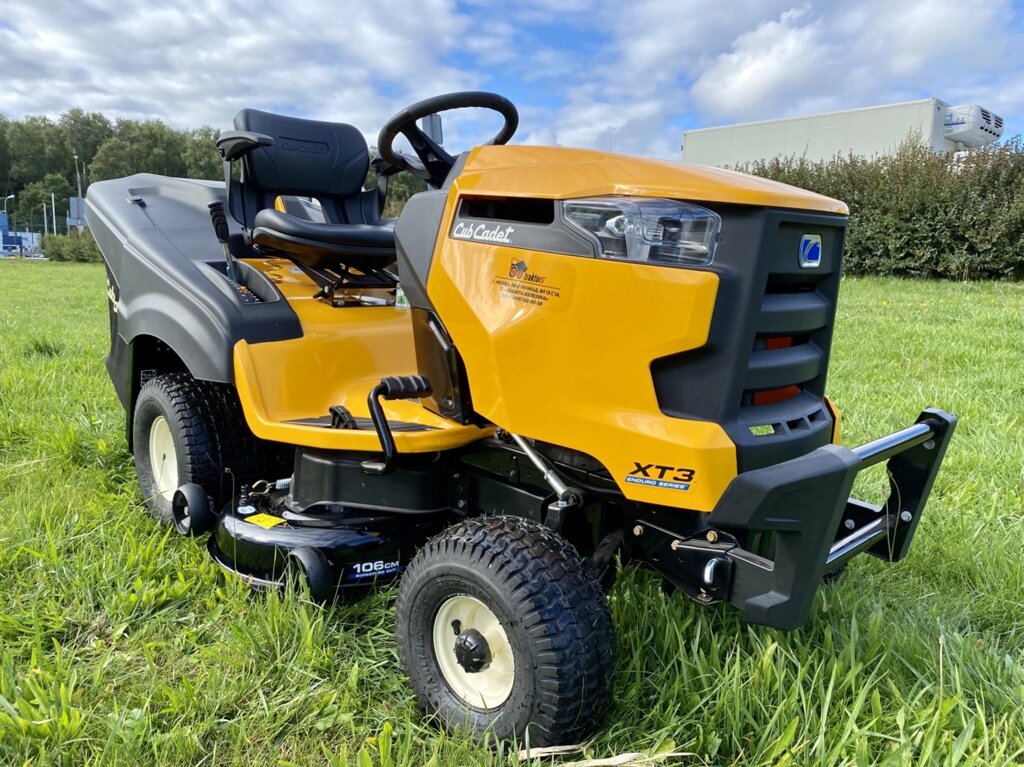 Садовый трактор Cub Cadet XT3 QR106E от компании ПРОФТРАКТОР - Магазин тракторов и садовой техники - фото 1