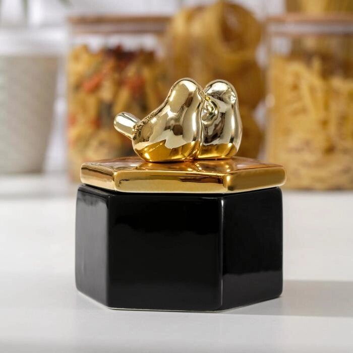 Банка керамическая для сыпучих продуктов «Золотое крыло», 10,511,5 см , цвет чёрный от компании Интернет - магазин Flap - фото 1