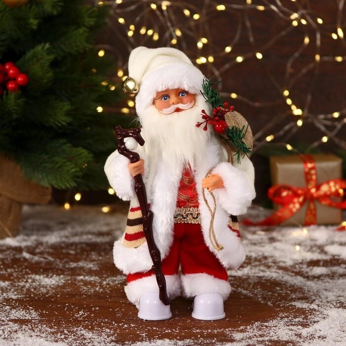 Дед Мороз "В белом костюмчике с орнаментом, с посохом" двигается, 11х30 см от компании Интернет - магазин Flap - фото 1