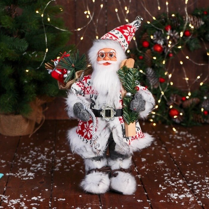 Дед Мороз "В костюме с орнаментом, лыжами и веточками" 31 см, красно-белый от компании Интернет - магазин Flap - фото 1