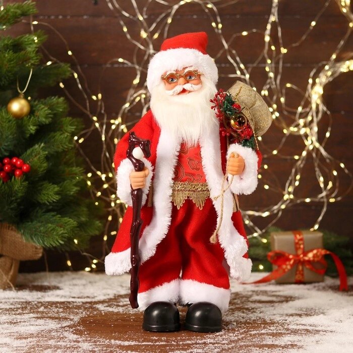 Дед Мороз "В красном костюмчике с орнаментом, с посохом" двигается, 20х40 см от компании Интернет - магазин Flap - фото 1