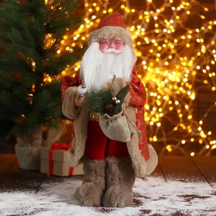 Дед Мороз "В красной шубке в клетку с подарками" двигается, 40 см от компании Интернет - магазин Flap - фото 1