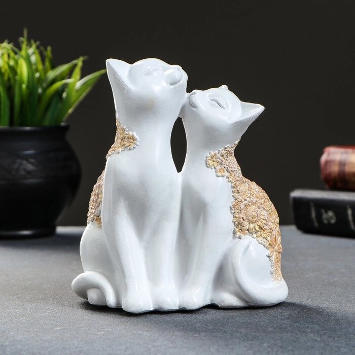 Фигура "Кот и Кошка" белая с золотом, 14х13см от компании Интернет - магазин Flap - фото 1