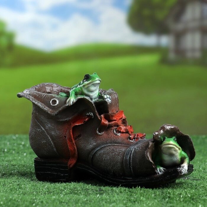 Фигурное кашпо "Ботинок с лягушками" 15х24см от компании Интернет - магазин Flap - фото 1