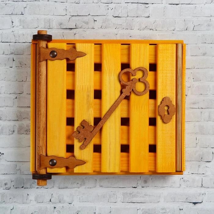 Ключница деревянная "Золотой ключик", 23 х 20 х 6 см, 4 крючка от компании Интернет - магазин Flap - фото 1