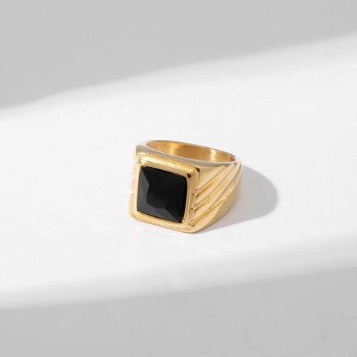 Кольцо мужское "Перстень" рельеф, цвет чёрный в золоте, 18 размер
