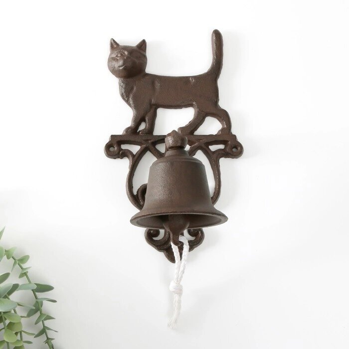 Колокол сувенирный чугун "Кот, гуляющий по крыше" 23,5х13,5х13 см от компании Интернет - магазин Flap - фото 1
