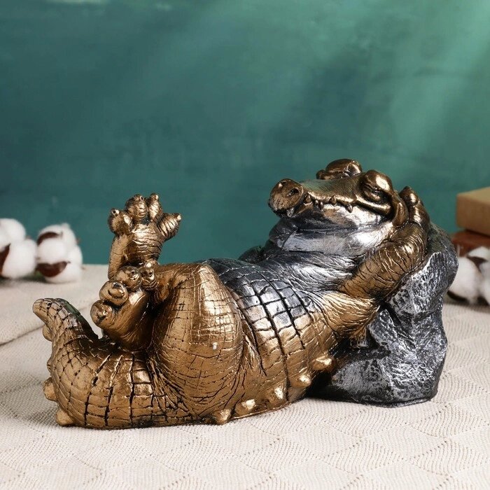 Копилка "Крокодил у камня" бронза с серебром, 16х29см от компании Интернет - магазин Flap - фото 1