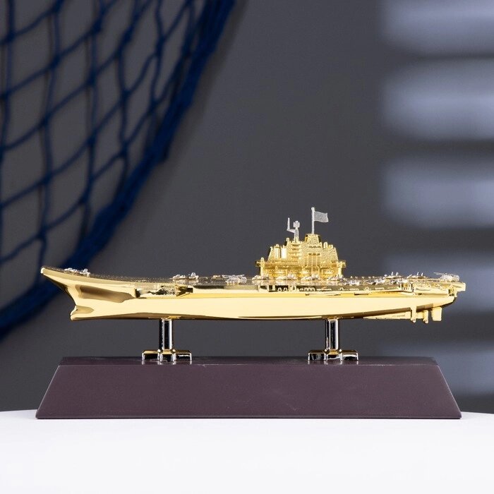 Корабль сувенирный на подставке Авианосец 25см от компании Интернет - магазин Flap - фото 1