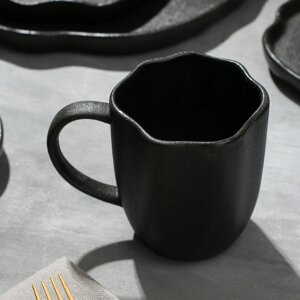 Кружка керамическая неровный край «Чёрная», 350 мл, цвет чёрный