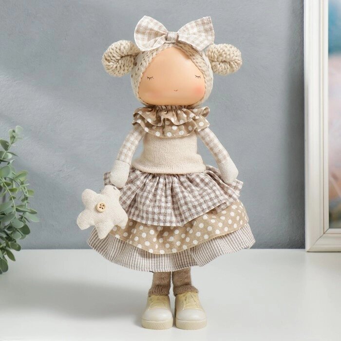 Кукла интерьерная "Малышка с бантом в волосах, с цветочком" 35,5х13,5х20 см от компании Интернет - магазин Flap - фото 1