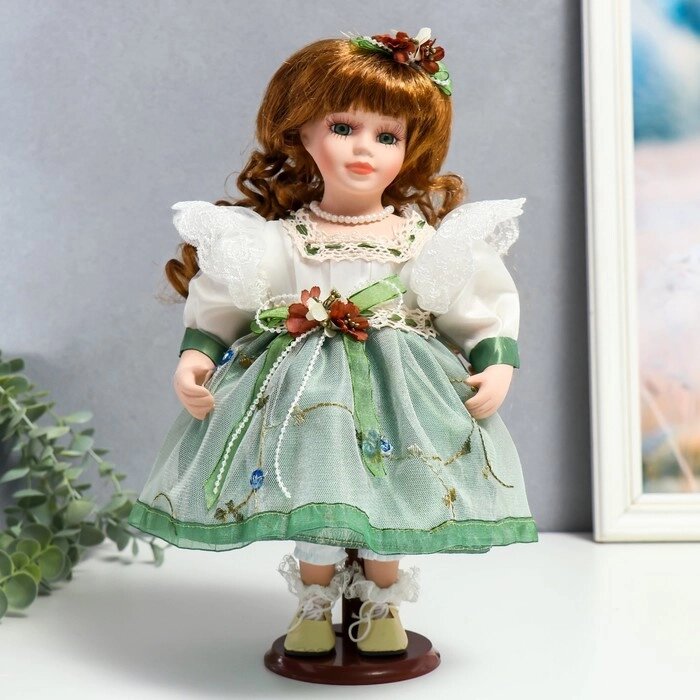 Кукла коллекционная керамика "Агата в бело-зелёном платье и с цветами в волосах" 30 см от компании Интернет - магазин Flap - фото 1