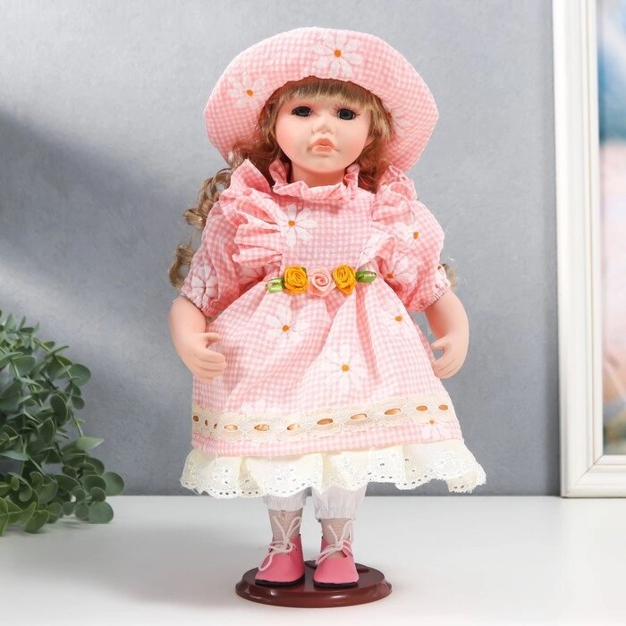 Кукла коллекционная керамика "Маша в розовом платье в клетку с ромашками, в шляпке" 30 см от компании Интернет - магазин Flap - фото 1