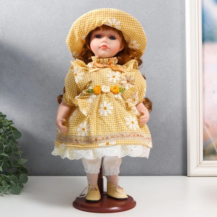 Кукла коллекционная керамика "Маша в жёлтом платье в клетку с ромашками, в шляпке" 30 см от компании Интернет - магазин Flap - фото 1