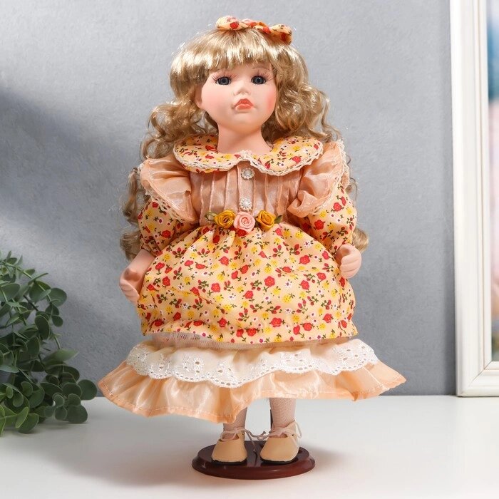 Кукла коллекционная керамика "Тося в кремовом платье с цветочками, с бантом в волосах" 30 см   75861 от компании Интернет - магазин Flap - фото 1