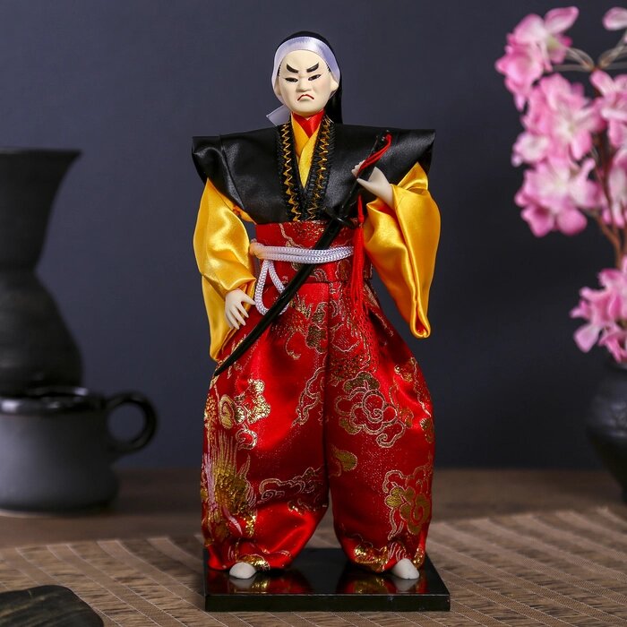 Кукла коллекционная "Воин в ярком кимоно с саблей" 30х12,5х12,5 см от компании Интернет - магазин Flap - фото 1
