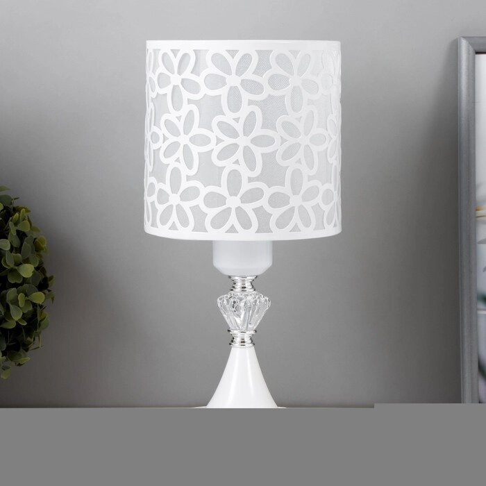 Лампа настольная "Белые цветы" 40W E27 белый 14,5х14,5х31 см RISALUX от компании Интернет - магазин Flap - фото 1