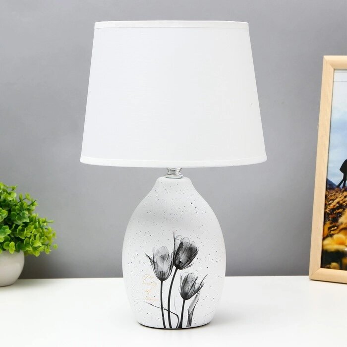 Лампа настольная "Цветы" 1xE14 40вт белый 20х20х31 см. от компании Интернет - магазин Flap - фото 1