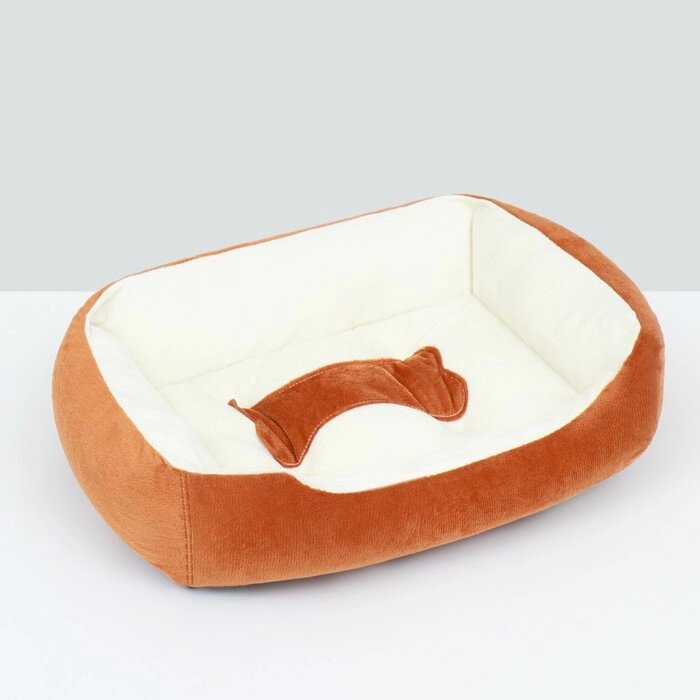 Лежанка-диван для животных "Косточка", 45 х 30 х 15, бело-коричневая от компании Интернет - магазин Flap - фото 1