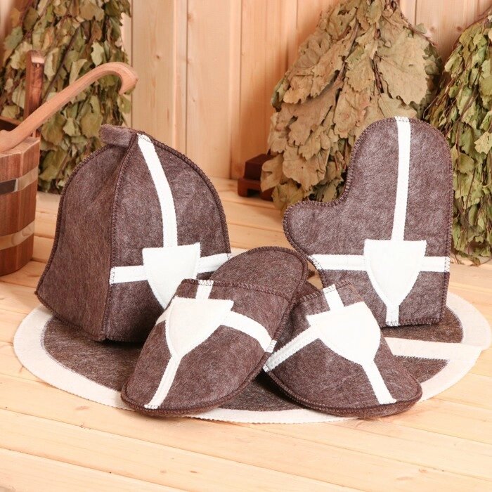 Набор подарочный 4 предмета коричневый "Крестоносец" (шапка, коврик, рукавичка, тапочки) от компании Интернет - магазин Flap - фото 1