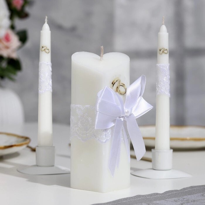 Набор свечей "Кружевной с бантиком" белый: домашний очаг 6,8х15см, родительские 1,8х17,5см от компании Интернет - магазин Flap - фото 1