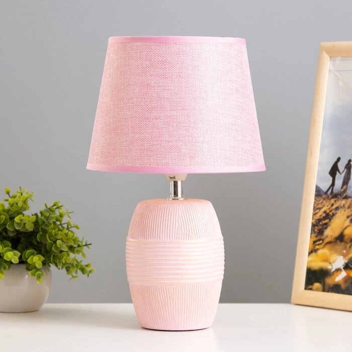 Настольная лампа "Алира" Е14 40Вт розовый 20х20х33 см RISALUX от компании Интернет - магазин Flap - фото 1