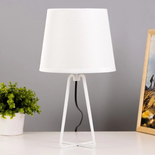 Настольная лампа "Барре" E27 40Вт белый 20,5х20,5х38 см RISALUX