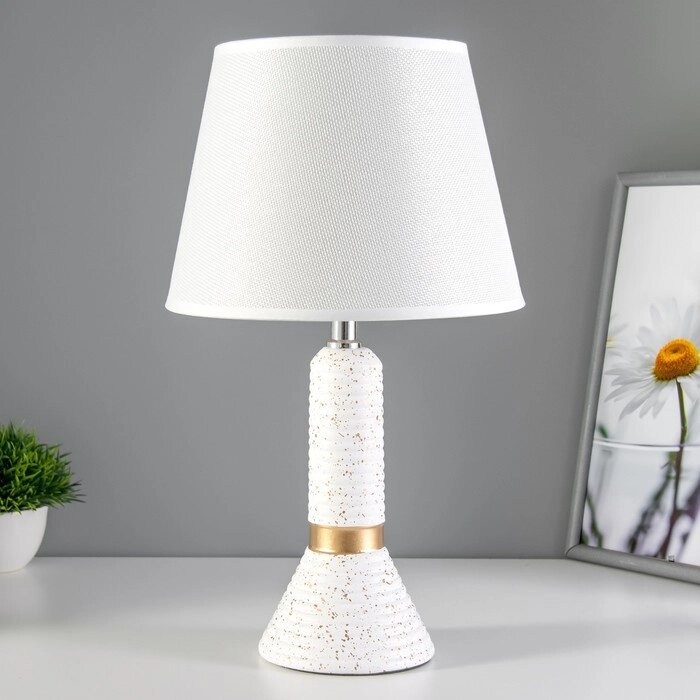 Настольная лампа "Белана" Е14 40Вт бело-золотой 22х22х38,5 см RISALUX от компании Интернет - магазин Flap - фото 1